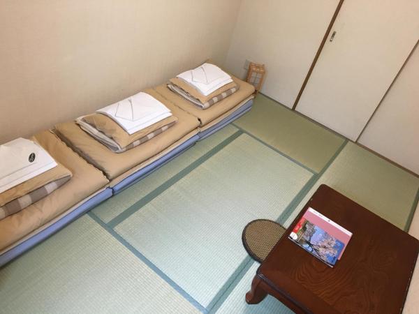 Kyoto Hana Hostel : photo 2 de la chambre chambre de style japonais avec salle de bains privative