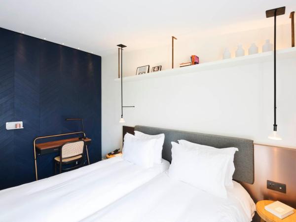 Perpetual Elysée Montaigne : photo 5 de la chambre hébergement double de luxe avec balcon - Étage supérieur