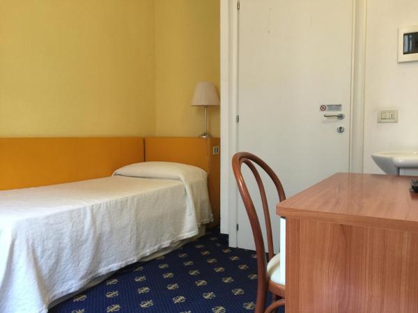 My Hotel Milano : photo 2 de la chambre chambre simple avec salle de bains commune