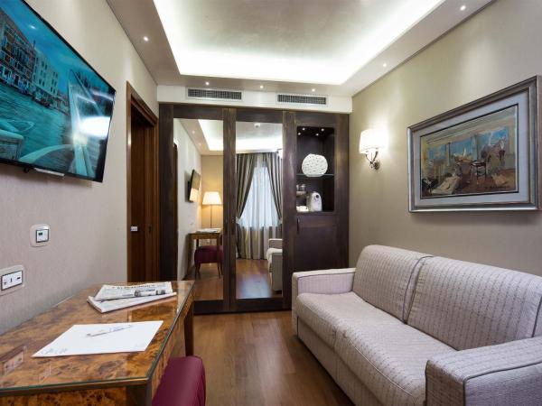 Hotel Santa Chiara : photo 2 de la chambre suite - vue sur ville