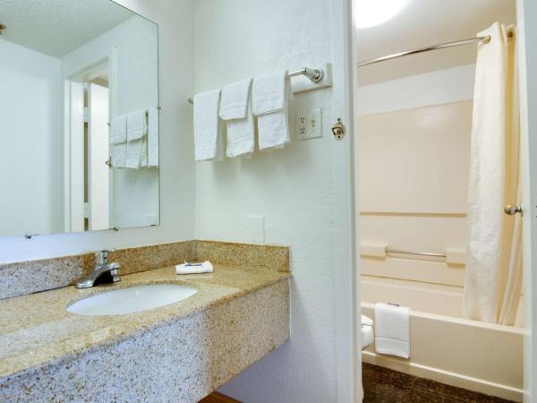 Motel 6-Atlanta, GA : photo 10 de la chambre chambre quadruple - non-fumeurs