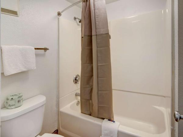 Motel 6-Dallas, TX - Forest Lane : photo 4 de la chambre chambre lit queen-size - non-fumeurs