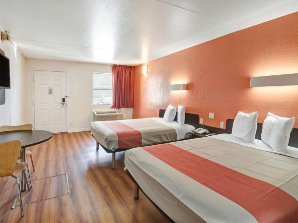 Motel 6-Dallas, TX - Forest Lane : photo 7 de la chambre chambre 2 lits queen-size - non-fumeurs
