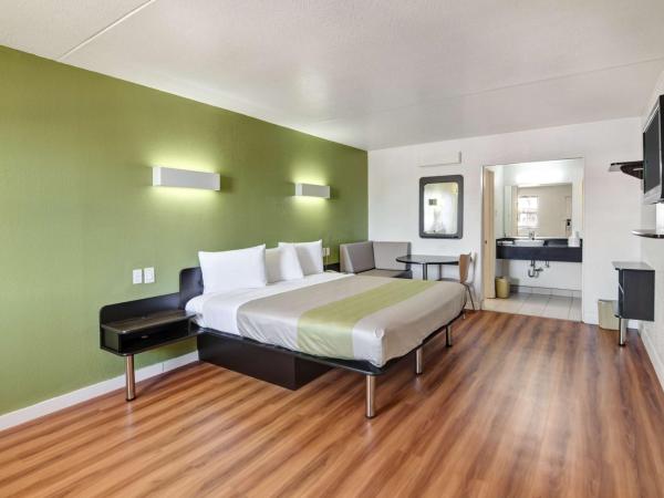 Motel 6-Dallas, TX - Forest Lane : photo 7 de la chambre chambre lit king-size - non-fumeurs