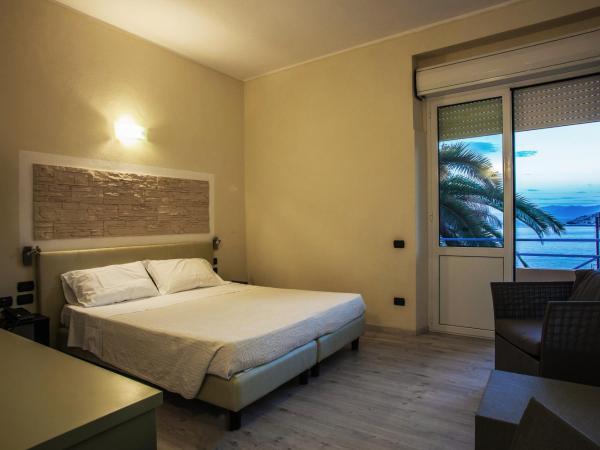 Hotel Calamosca : photo 1 de la chambre chambre double ou lits jumeaux deluxe - vue sur mer