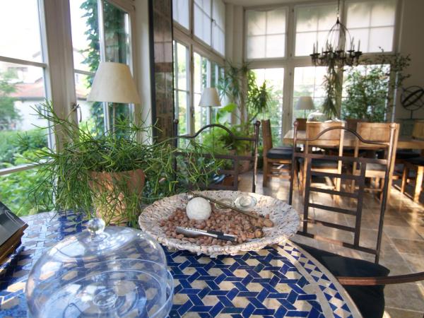 Embassy Row BnB : photo 1 de la chambre chambre double - vue sur jardin