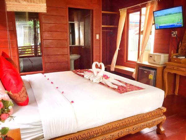 Phi Phi Maiyada Resort- SHA Certified : photo 6 de la chambre bungalow avec lit double