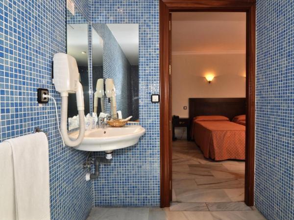 Hotel Averroes : photo 4 de la chambre chambre double (2 adultes + 1 enfant)