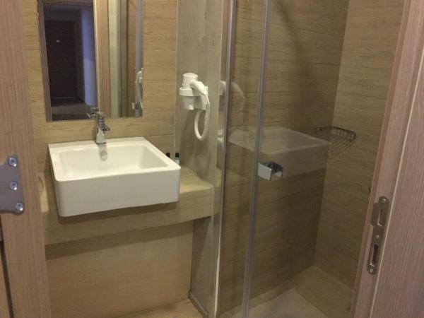 Boutique Suite Mim-A : photo 6 de la chambre appartement - vue sur piscine