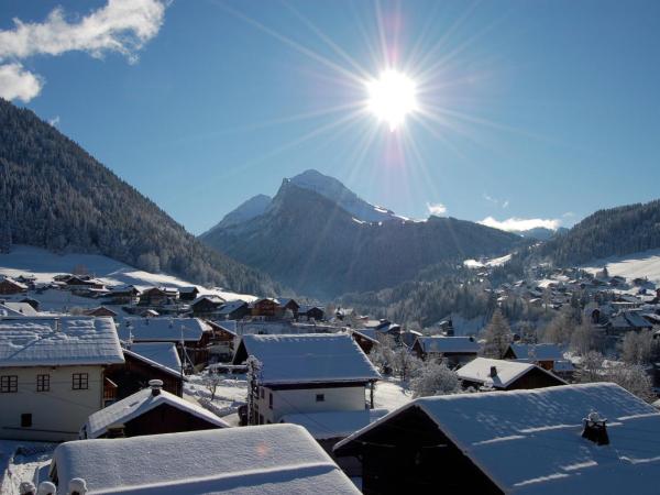 Hôtel Les Côtes, Résidence Loisirs et Chalets : photo 6 de la chambre chambre double confort (2 adultes + 1 enfant)
