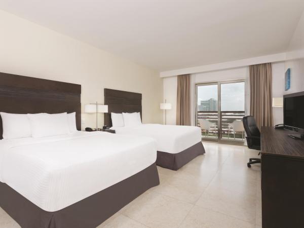 Wyndham Garden Cancun Downtown : photo 5 de la chambre chambre familiale deluxe – vue sur ville – non-fumeurs