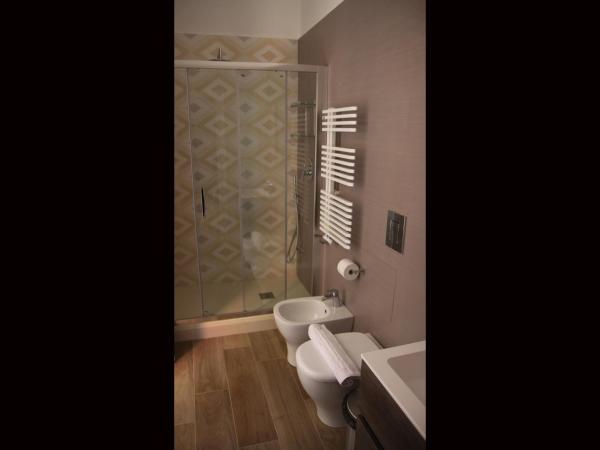 B&B Il Ritratto : photo 5 de la chambre chambre double avec salle de bains privative