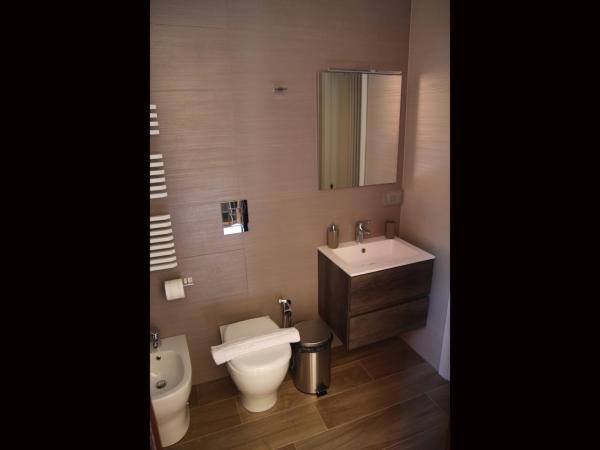 B&B Il Ritratto : photo 4 de la chambre chambre double avec salle de bains privative