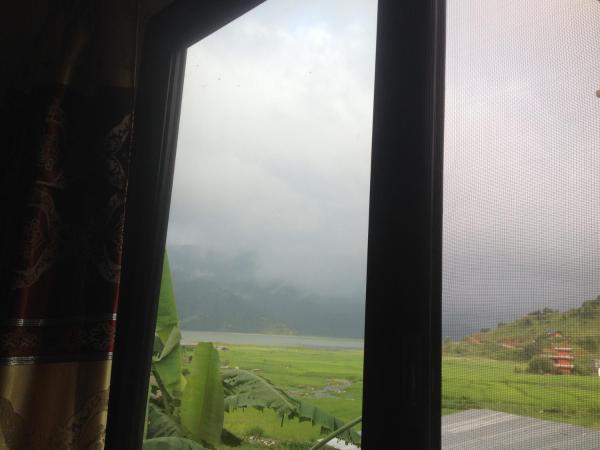 Bishnu Homestay : photo 6 de la chambre chambre double ou lits jumeaux deluxe - vue sur lac