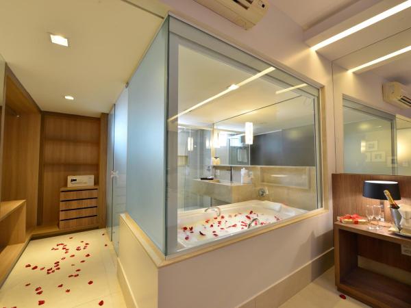 Hotel Beira Mar : photo 8 de la chambre suite avec baignoire spa