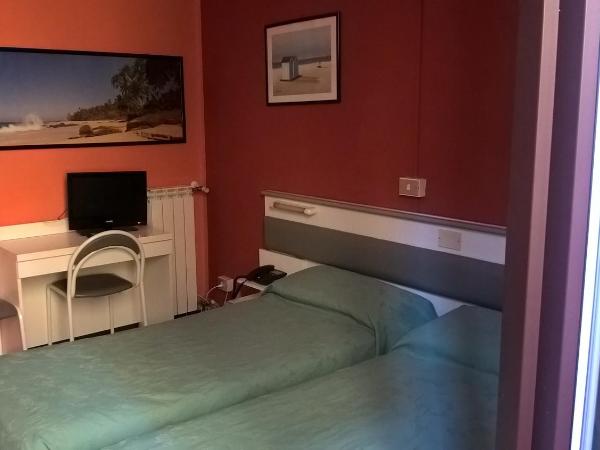 Hotel Del Sole : photo 1 de la chambre chambre double ou lits jumeaux avec salle de bains commune