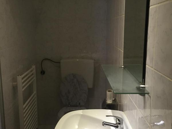 Cáfe 168 : photo 4 de la chambre chambre simple - accessible aux personnes à mobilité réduite