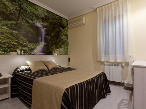Hotel Mediodia : photo 5 de la chambre chambre double ou lits jumeaux