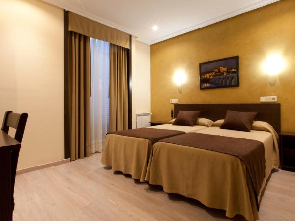 Hotel Mediodia : photo 8 de la chambre chambre double ou lits jumeaux