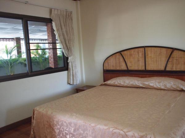 Roongruang Hotel : photo 1 de la chambre chambre double deluxe