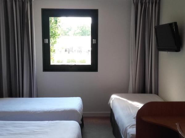 Hôtel Vert : photo 5 de la chambre chambre triple - 3 lits simples