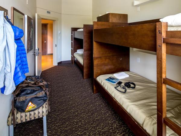 HI Whistler - Hostel : photo 2 de la chambre lit simple dans dortoir mixte