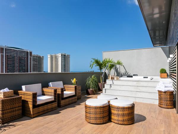 Vogue Square Fashion Hotel by Lenny Niemeyer : photo 6 de la chambre chambre lit king-size deluxe avec baignoire spa et balcon