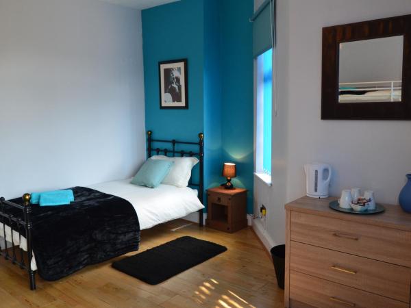 Old Trafford Guest House : photo 6 de la chambre chambre triple confort