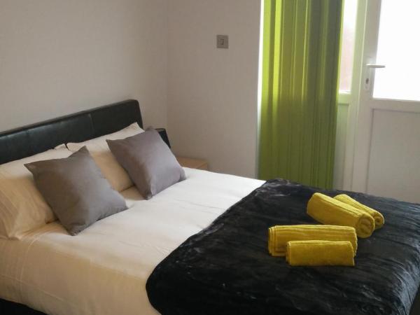 Old Trafford Guest House : photo 3 de la chambre chambre quadruple confort