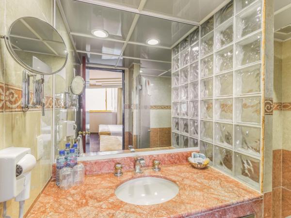 Hotel Estoril : photo 7 de la chambre chambre double avec 2 lits doubles - non-fumeurs