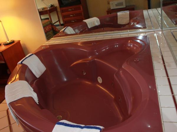 Knights Inn Indianapolis : photo 5 de la chambre suite lit king-size – non-fumeurs