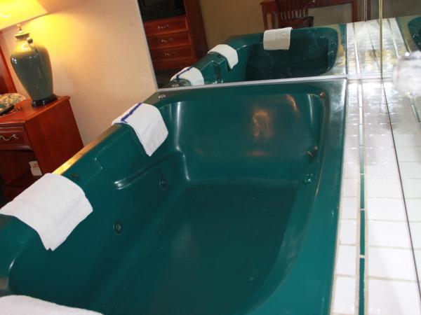 Knights Inn Indianapolis : photo 8 de la chambre suite lit king-size – non-fumeurs