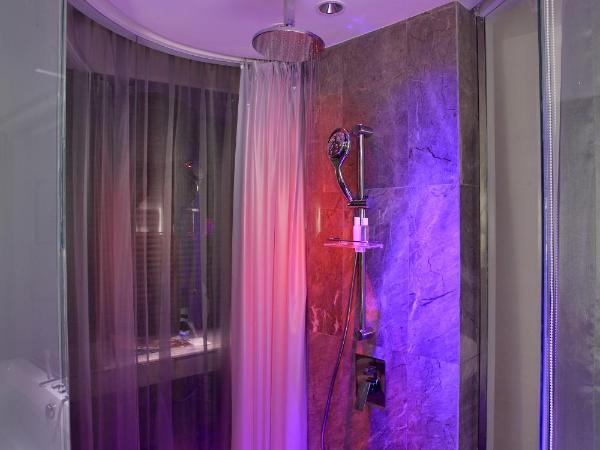 LiT BANGKOK Hotel : photo 6 de la chambre suite full spectrum