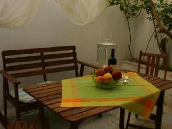 Sigma Studios on The Beach : photo 1 de la chambre special offer - semi basement family studio (5 guests)