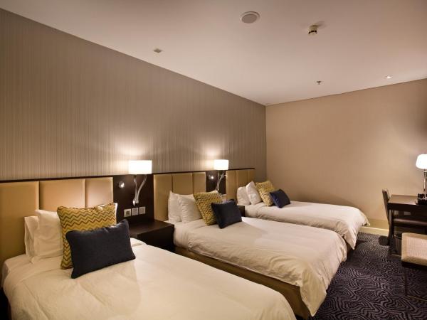 Ambassador Transit Hotel - Terminal 3 : photo 4 de la chambre chambre triple - forfait 12 heures