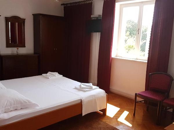 Rooms Vjera : photo 7 de la chambre chambre double avec salle de bains privative extérieure