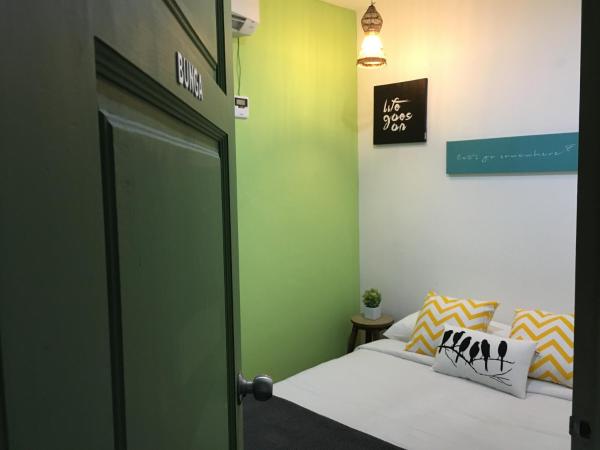 Check In Lodge : photo 2 de la chambre chambre double avec salle de bains privative