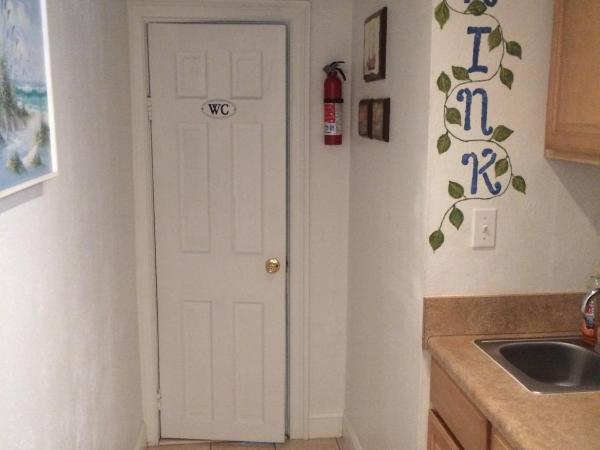 Angie's Guest Cottage : photo 4 de la chambre studio lit queen-size