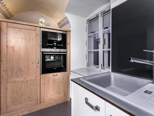 Pension Athanor : photo 1 de la chambre appartement avec bain à remous