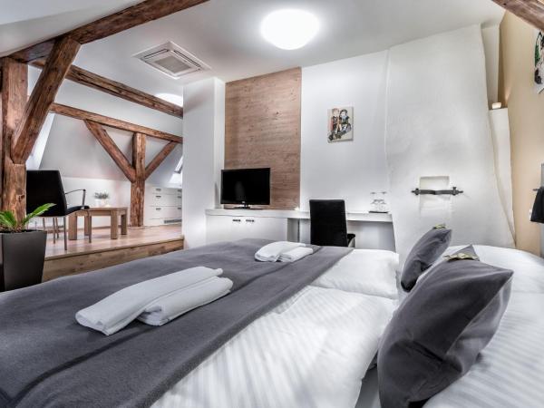 Pension Athanor : photo 2 de la chambre chambre double avec vue