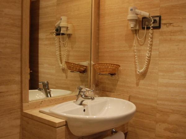 Hostal Los 5 Pinos : photo 1 de la chambre chambre double