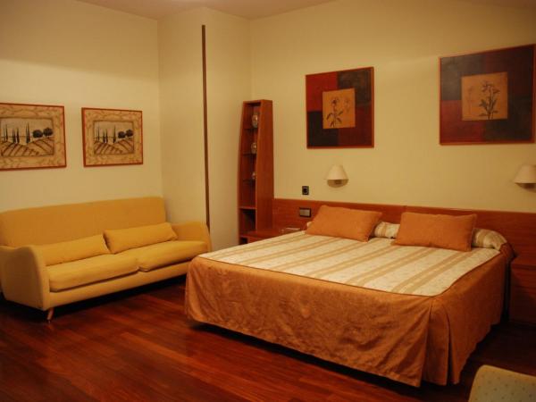 Hostal Los 5 Pinos : photo 2 de la chambre suite junior