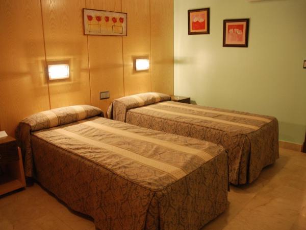 Hostal Los 5 Pinos : photo 5 de la chambre chambre double
