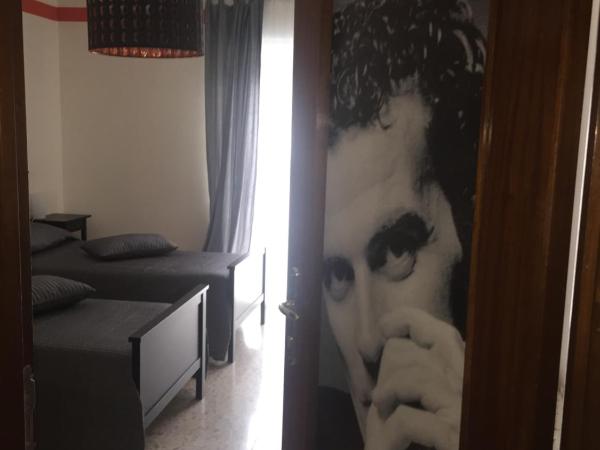 B&B Napoli Napoli : photo 1 de la chambre chambre lits jumeaux - vue sur ville