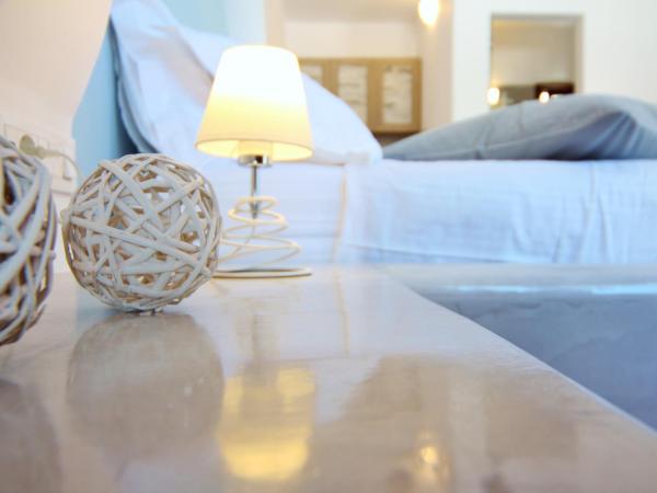 Ifestos Villa : photo 5 de la chambre chambre double avec accès piscine et patio