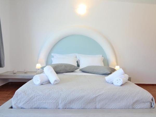 Ifestos Villa : photo 10 de la chambre chambre double avec accès piscine et patio