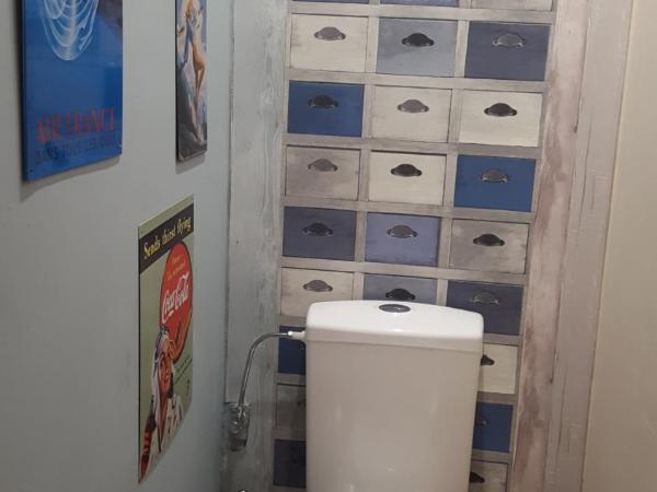 B&B Le Bonimenteur : photo 9 de la chambre aéroport - chambre double avec salle de bains privative