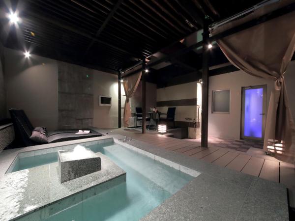 Design Hotel W Zip Club : photo 4 de la chambre suite lit queen-size de luxe avec baignoire spa
