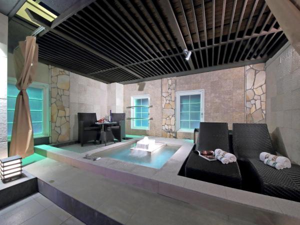 Design Hotel W Zip Club : photo 6 de la chambre suite lit queen-size de luxe avec baignoire spa