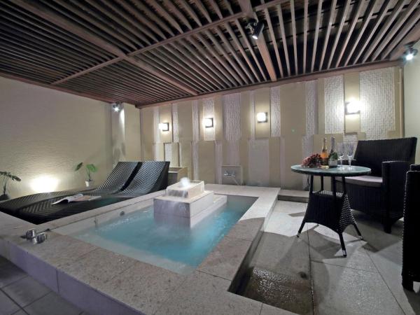 Design Hotel W Zip Club : photo 5 de la chambre suite lit queen-size de luxe avec baignoire spa